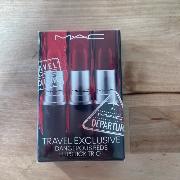 NWT + PACKAGING MAC DANGEROUS REDS LIPSTICK TRAVEL EXCLUSIVE - Picture 1 of 2